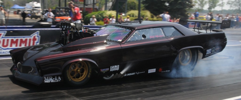 Bill Mellott 1965 Pro Mod Pontiac GTO burnout at Norwalk